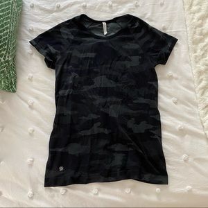 Camo Momentum Tee Logo